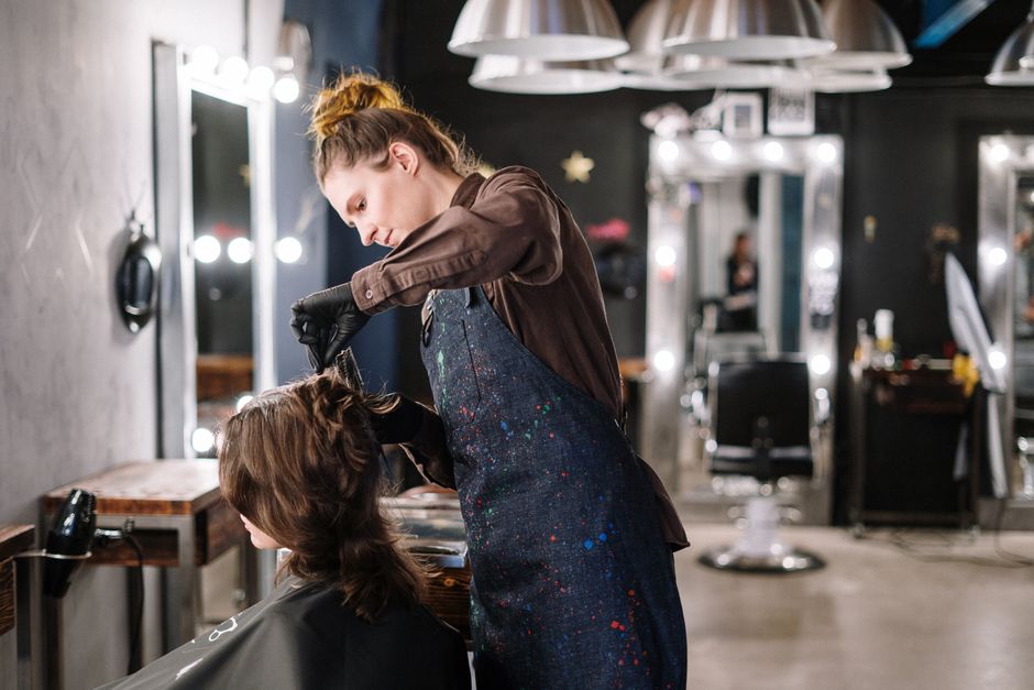 Chatbot pour salon de coiffure : remplissez votre agenda sans décrocher le téléphone